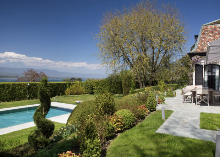 Villa with view on the lake