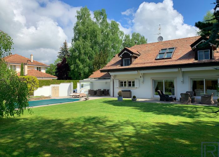 Individual villa with pool